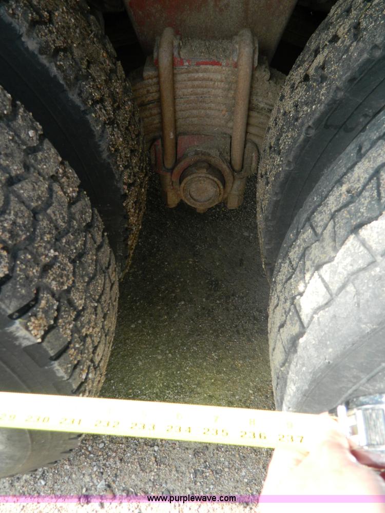 image for item J8903 1999 Mack CH613 dump truck