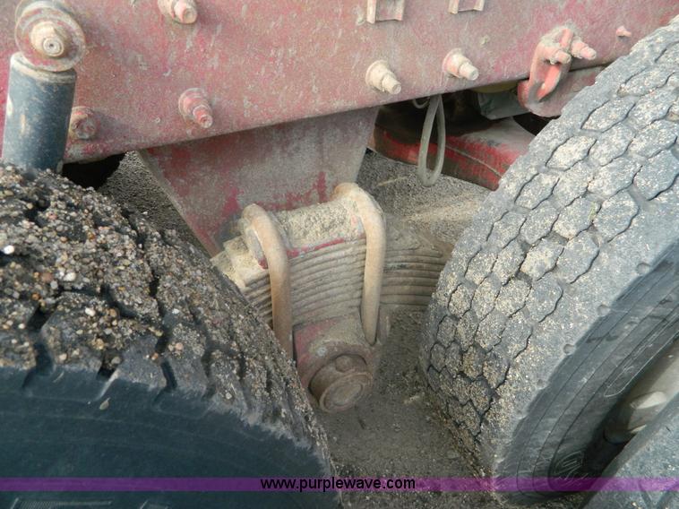 image for item J8903 1999 Mack CH613 dump truck