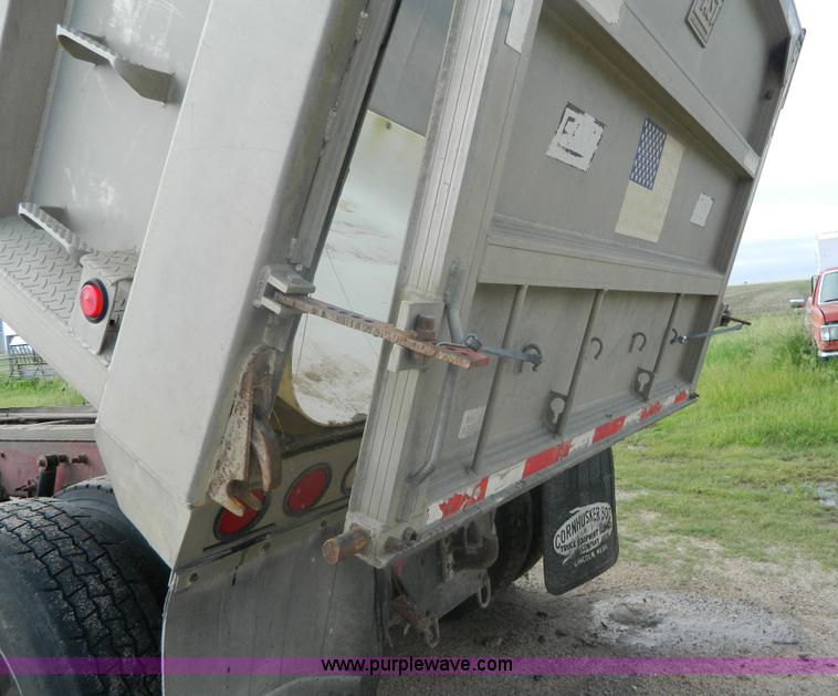 image for item J8903 1999 Mack CH613 dump truck