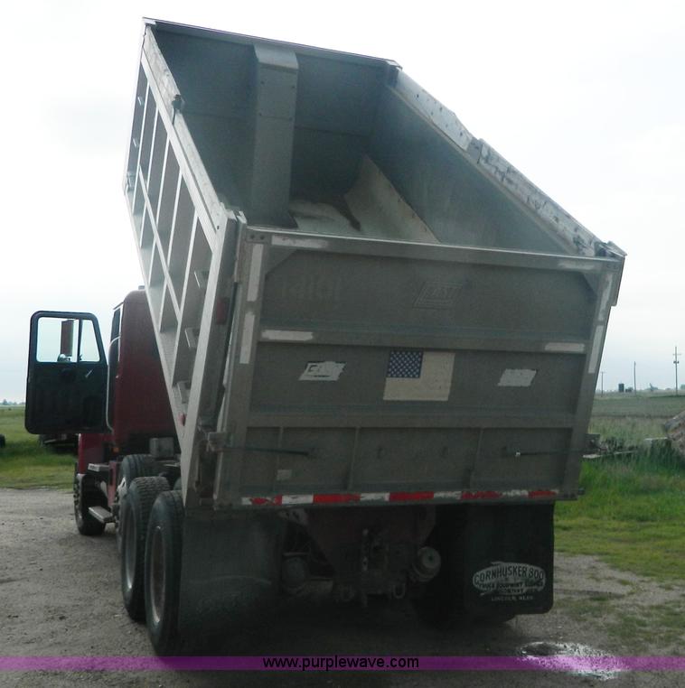 image for item J8903 1999 Mack CH613 dump truck