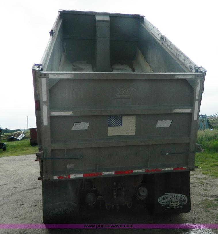 image for item J8903 1999 Mack CH613 dump truck