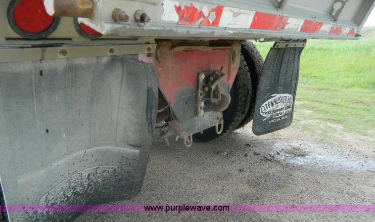 image for item J8903 1999 Mack CH613 dump truck