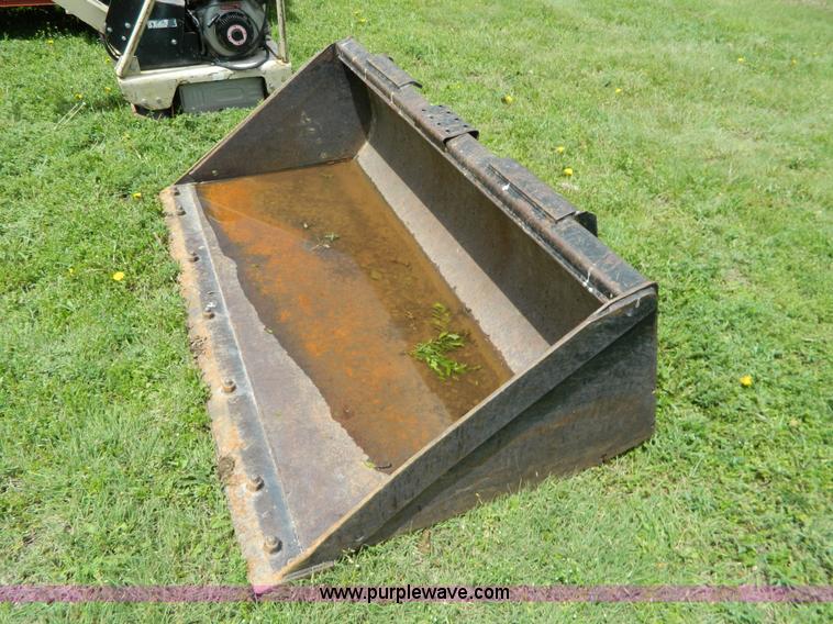 image for item J8905 Skid steer bucket