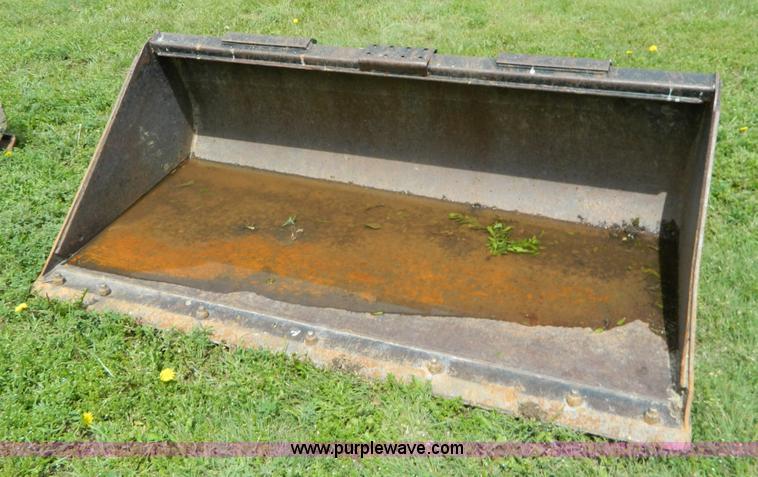 image for item J8905 Skid steer bucket