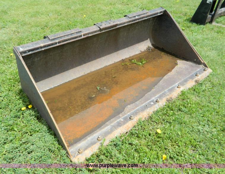 image for item J8905 Skid steer bucket