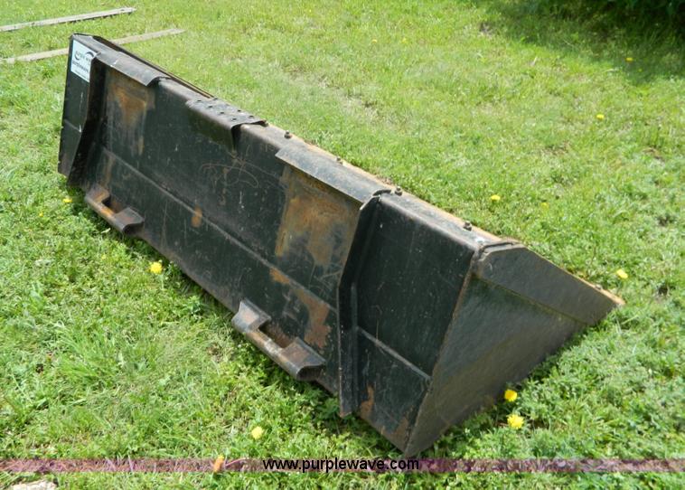 image for item J8905 Skid steer bucket