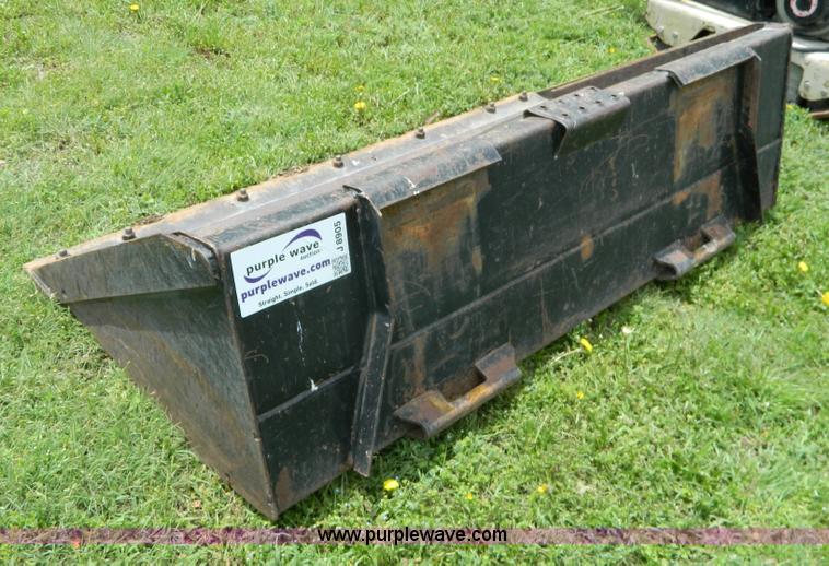 image for item J8905 Skid steer bucket