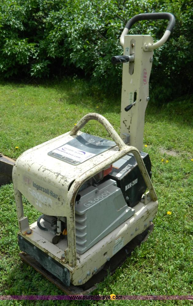 image for item J8906 2001 Ingersoll Rand BXR-200 plate compactor
