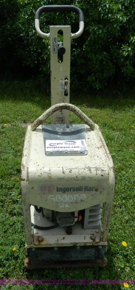 image for item J8906 2001 Ingersoll Rand BXR-200 plate compactor