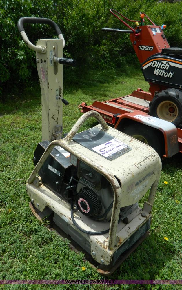 image for item J8906 2001 Ingersoll Rand BXR-200 plate compactor