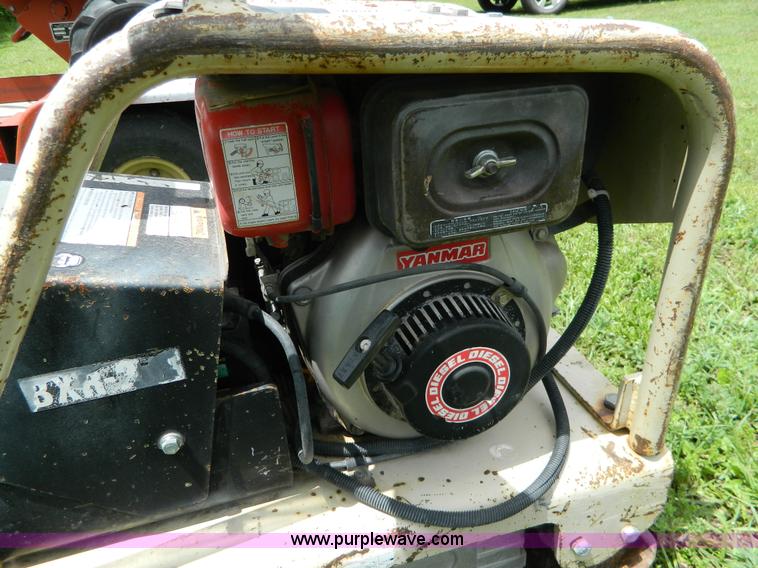 image for item J8906 2001 Ingersoll Rand BXR-200 plate compactor