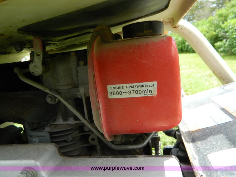 image for item J8906 2001 Ingersoll Rand BXR-200 plate compactor