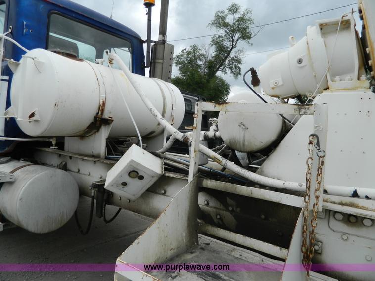 image for item J8910 1985 Mack RS688L ready mix truck