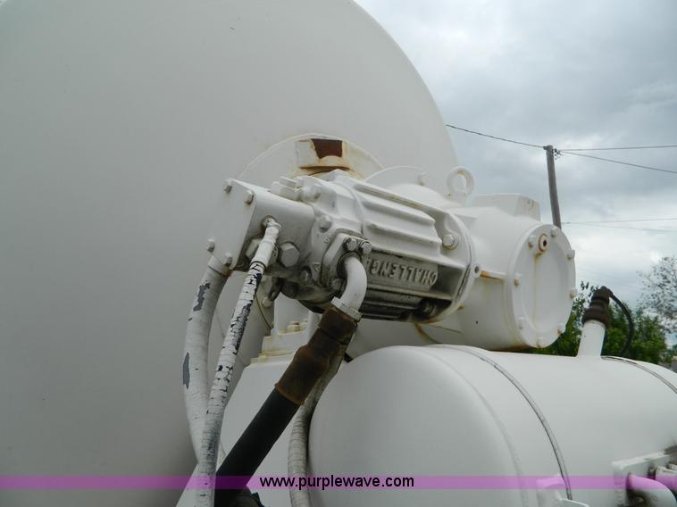 image for item J8910 1985 Mack RS688L ready mix truck