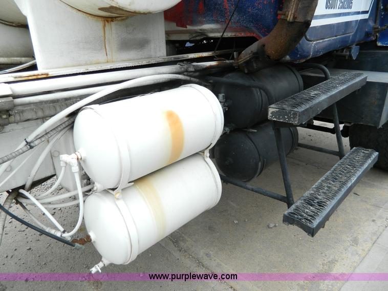 image for item J8910 1985 Mack RS688L ready mix truck