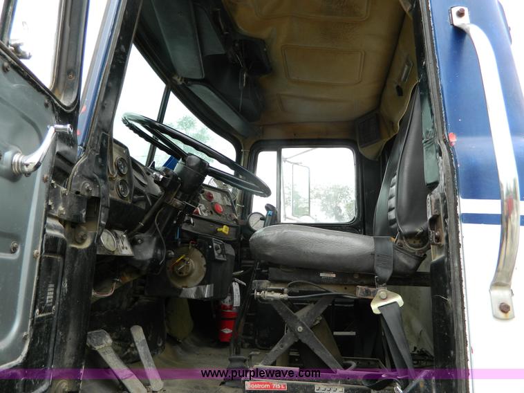 image for item J8910 1985 Mack RS688L ready mix truck