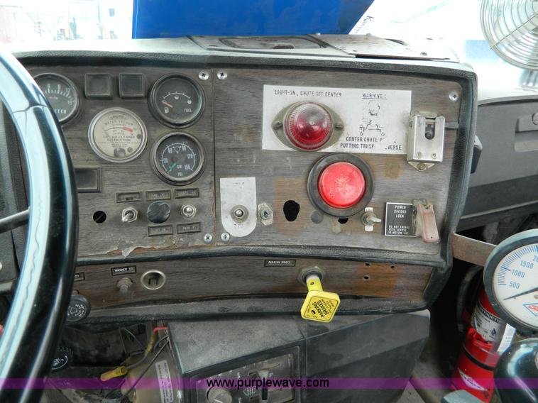 image for item J8910 1985 Mack RS688L ready mix truck