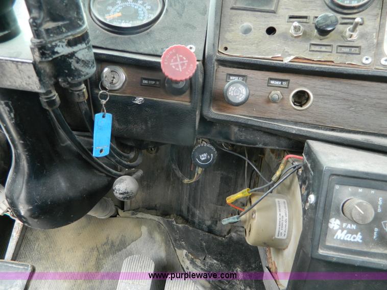 image for item J8910 1985 Mack RS688L ready mix truck