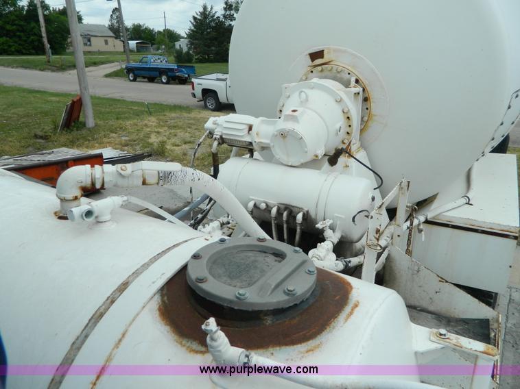 image for item J8910 1985 Mack RS688L ready mix truck