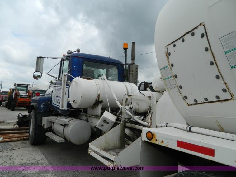 image for item J8910 1985 Mack RS688L ready mix truck