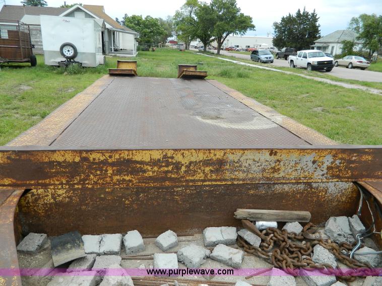 image for item J8912 1985 Eager Beaver equipment trailer