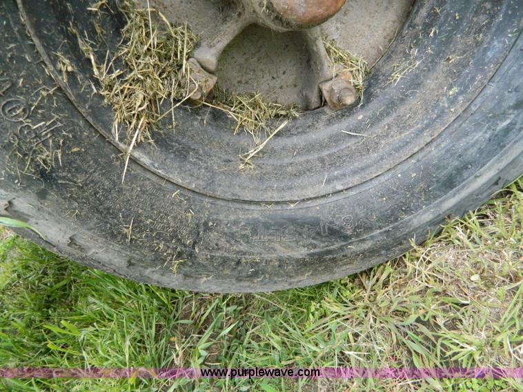 image for item J8912 1985 Eager Beaver equipment trailer