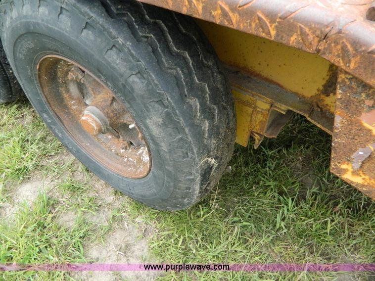 image for item J8912 1985 Eager Beaver equipment trailer