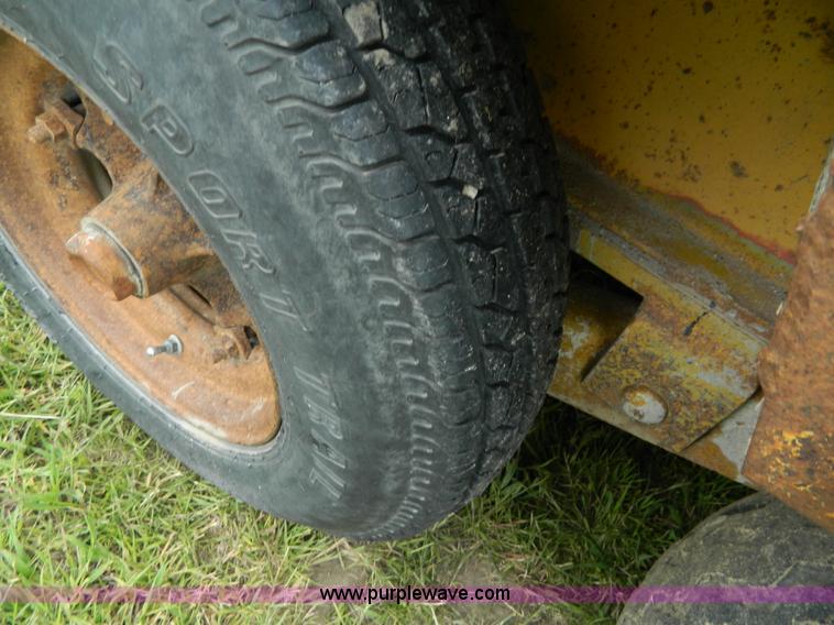 image for item J8912 1985 Eager Beaver equipment trailer