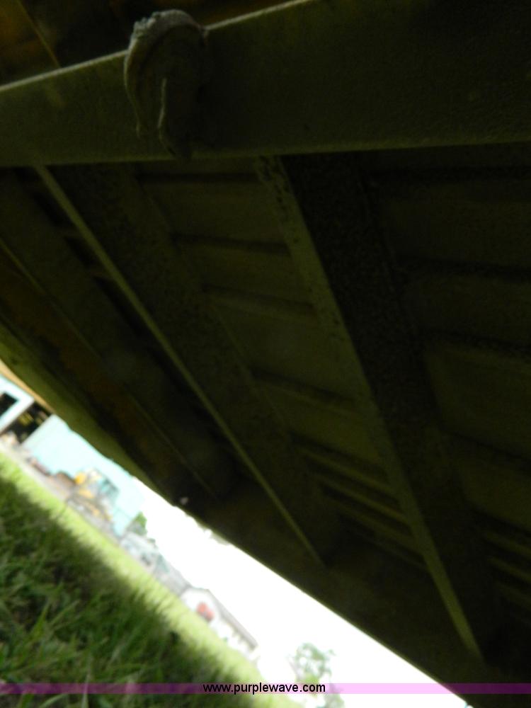 image for item J8912 1985 Eager Beaver equipment trailer