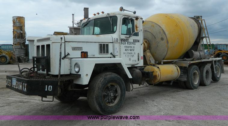 image for item J8915 1978 International Paystar 5000 ready mix truck