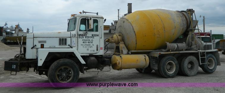 image for item J8915 1978 International Paystar 5000 ready mix truck