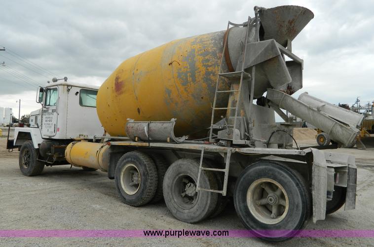 image for item J8915 1978 International Paystar 5000 ready mix truck