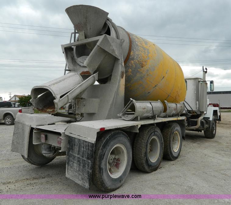 image for item J8915 1978 International Paystar 5000 ready mix truck