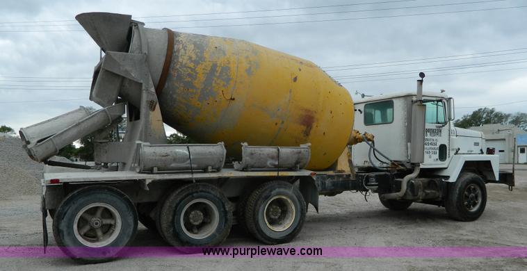 image for item J8915 1978 International Paystar 5000 ready mix truck