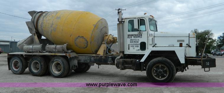 image for item J8915 1978 International Paystar 5000 ready mix truck