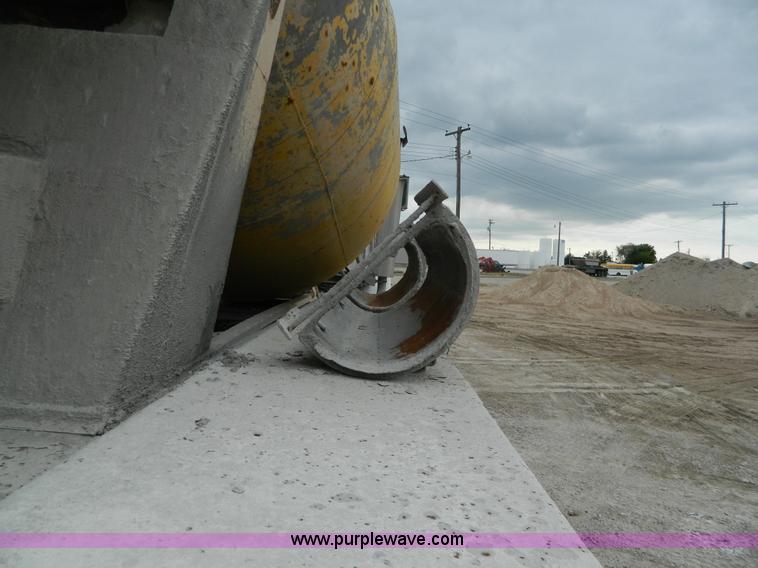 image for item J8915 1978 International Paystar 5000 ready mix truck