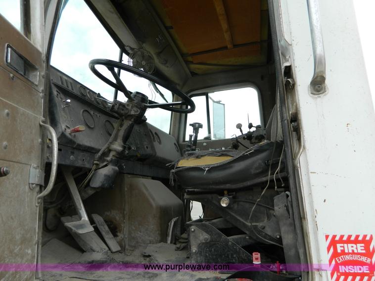 image for item J8915 1978 International Paystar 5000 ready mix truck