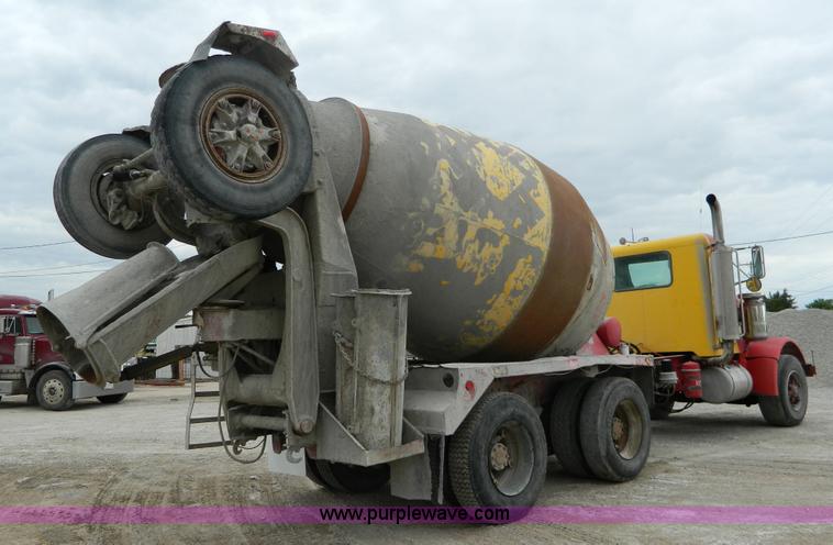 image for item J8916 1989 Peterbilt 357 ready mix truck