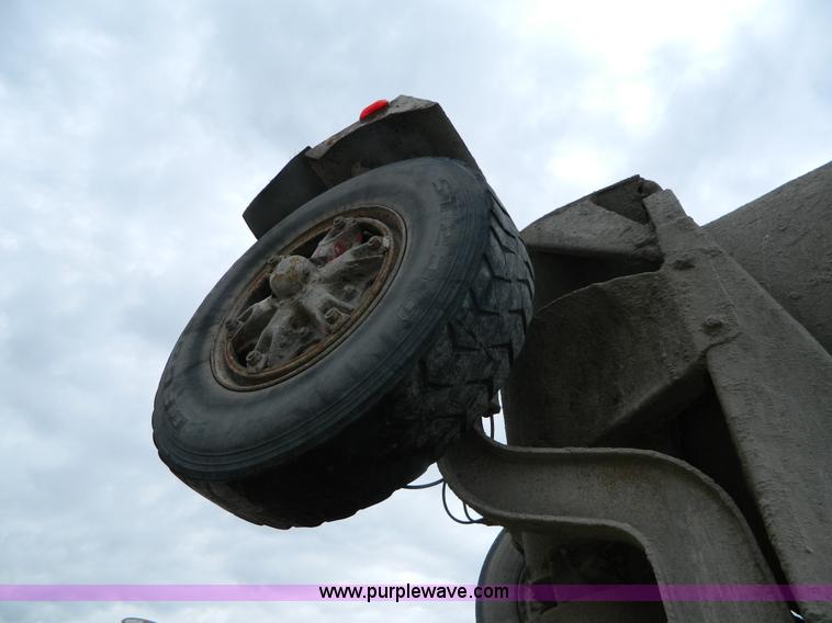 image for item J8916 1989 Peterbilt 357 ready mix truck