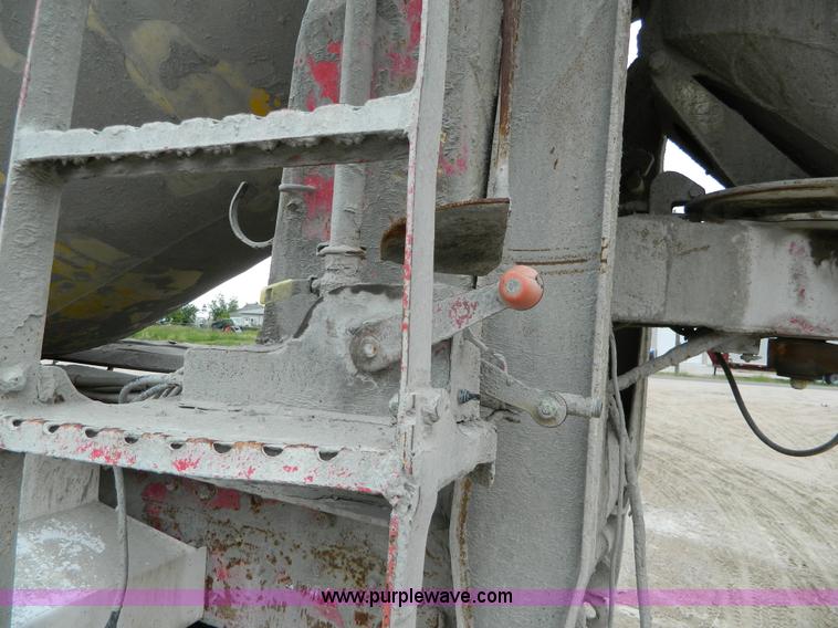 image for item J8916 1989 Peterbilt 357 ready mix truck