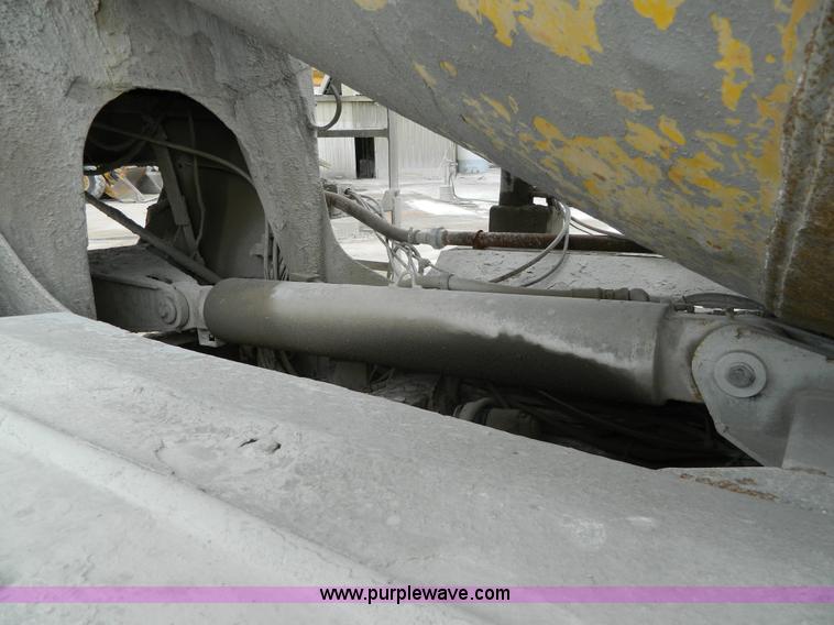 image for item J8916 1989 Peterbilt 357 ready mix truck