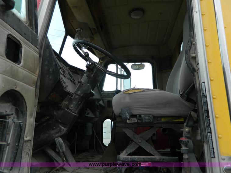 image for item J8916 1989 Peterbilt 357 ready mix truck