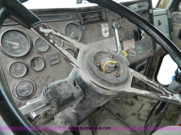 image for item J8916 1989 Peterbilt 357 ready mix truck