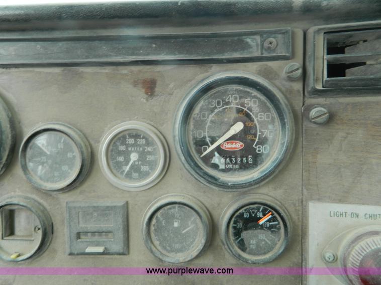 image for item J8916 1989 Peterbilt 357 ready mix truck