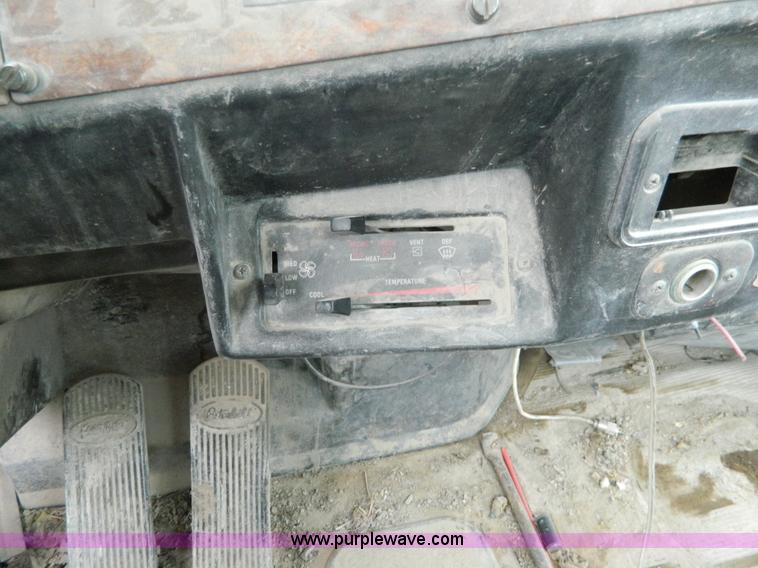 image for item J8916 1989 Peterbilt 357 ready mix truck