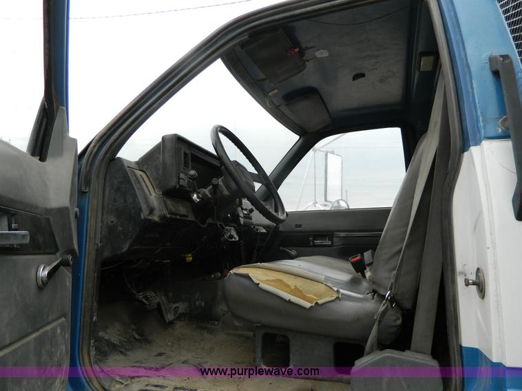 image for item J8917 1991 GMC TopKick service truck