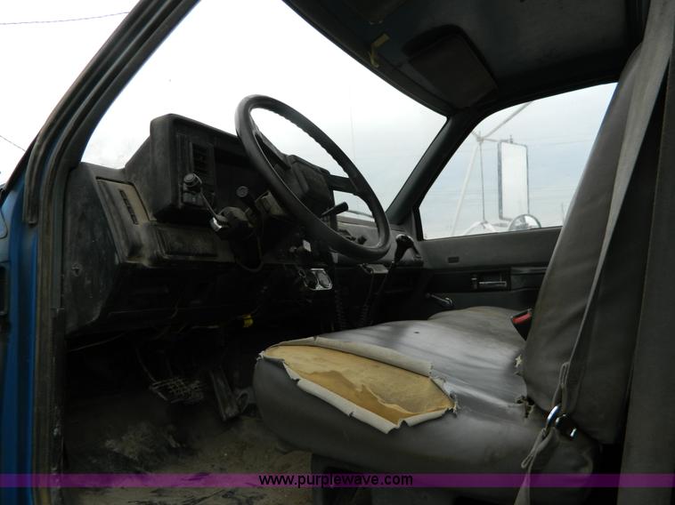 image for item J8917 1991 GMC TopKick service truck