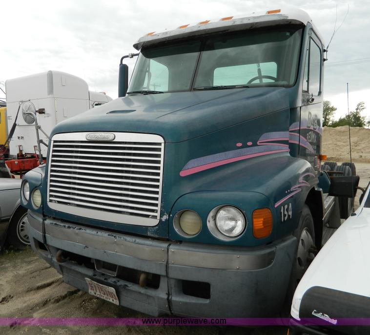 image for item J8919 1998 Freightliner Century Class semi truck