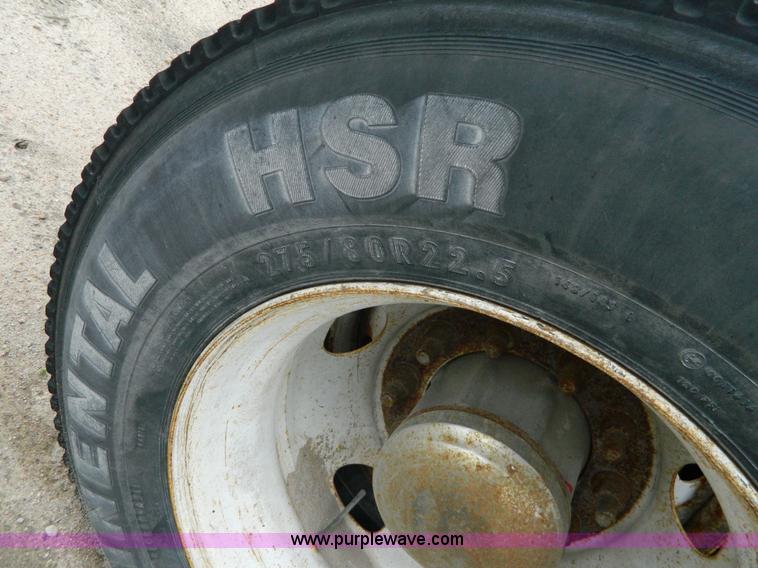 image for item J8919 1998 Freightliner Century Class semi truck