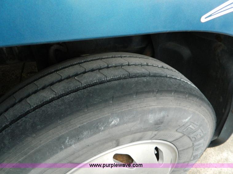 image for item J8919 1998 Freightliner Century Class semi truck